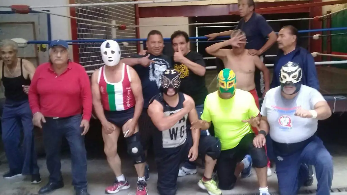 LOS LUCHADORES